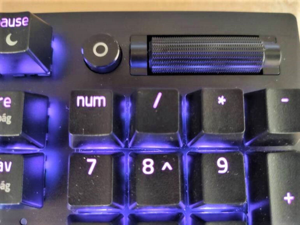 La rueda digital multifunción se puede configurar para controlar desde el volumen hasta el brillo