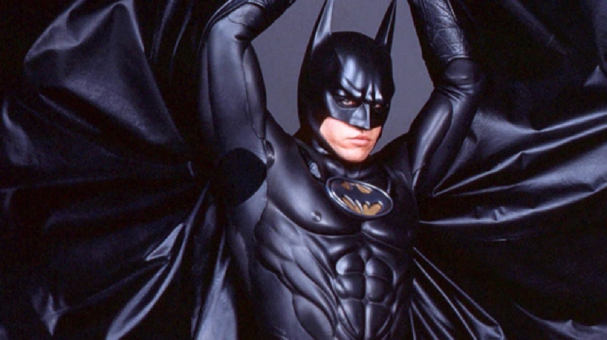 Val Kilmer sucedió a Michael Keaton como Batman