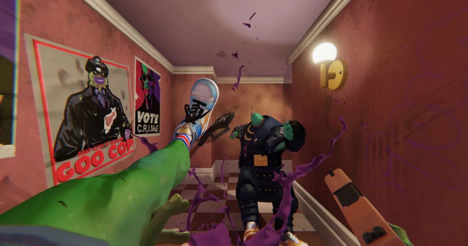 Un juego desenfrenado de patear puertas y culos