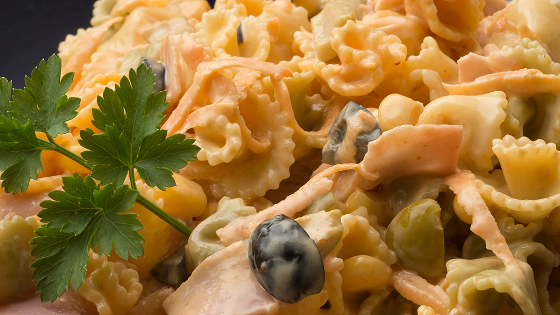 Ensaladilla de pasta y jamón