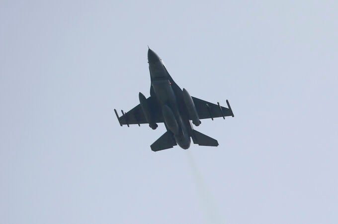 Un caza F16