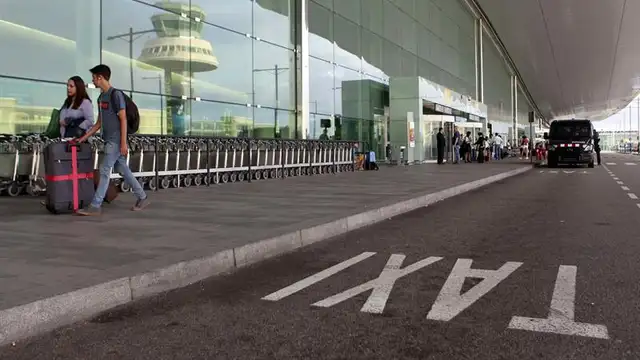 La parrilla de taxis en la Terminal 1 del Aeropuerto de Barcelona-El Prat La parrilla de taxis en la Terminal 1 del Aeropuerto de Barcelona-El Prat