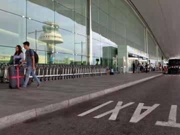 La parrilla de taxis en la Terminal 1 del Aeropuerto de Barcelona-El Prat