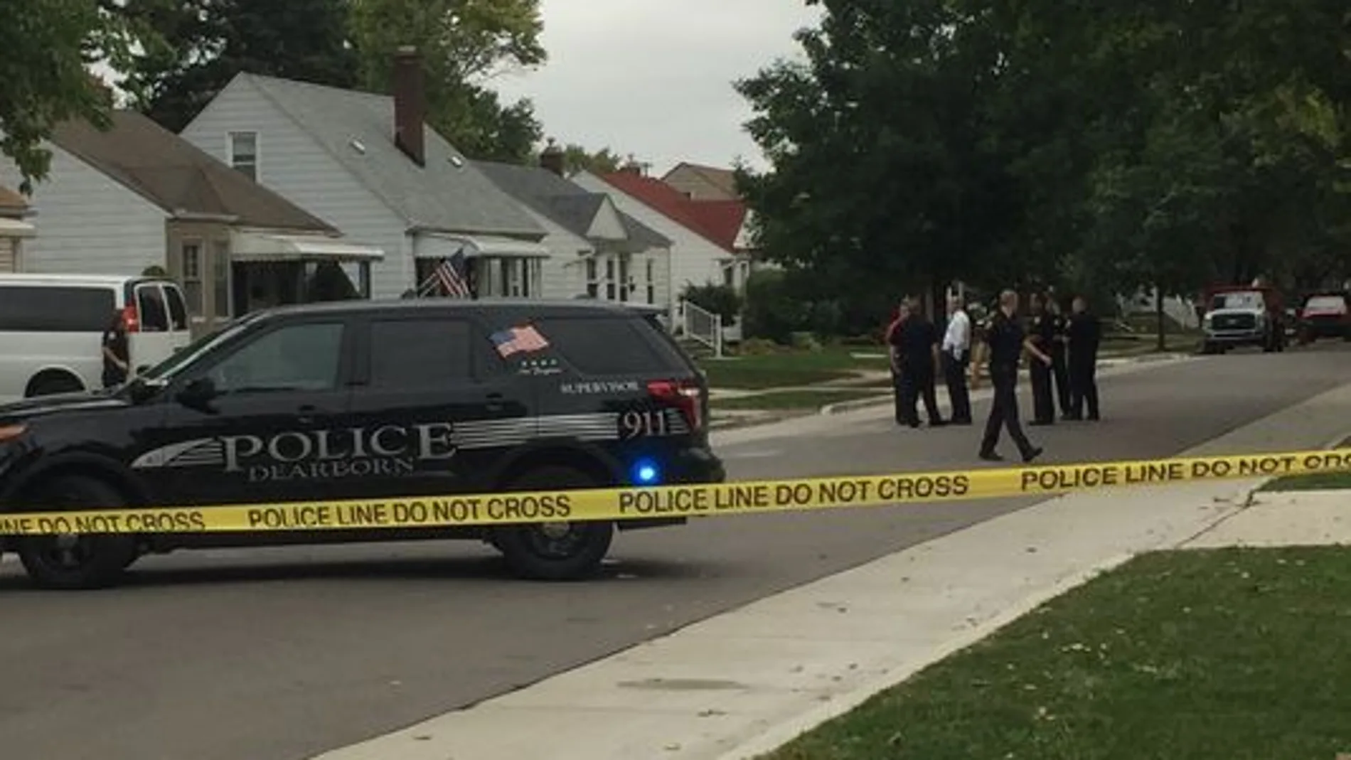 La Policía de Detroit en la vivienda tras los disparos accidentales del bebé