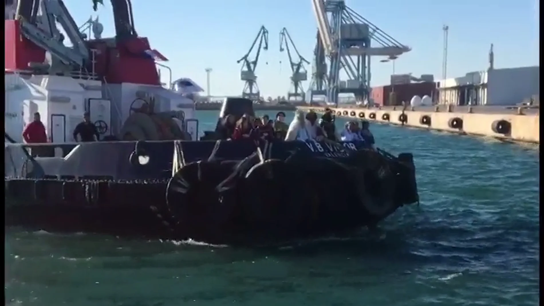 Los Reyes Magos llegan al puerto de Sagunto (Valencia)