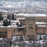 Vista general de la Alhambra de Granada nevada