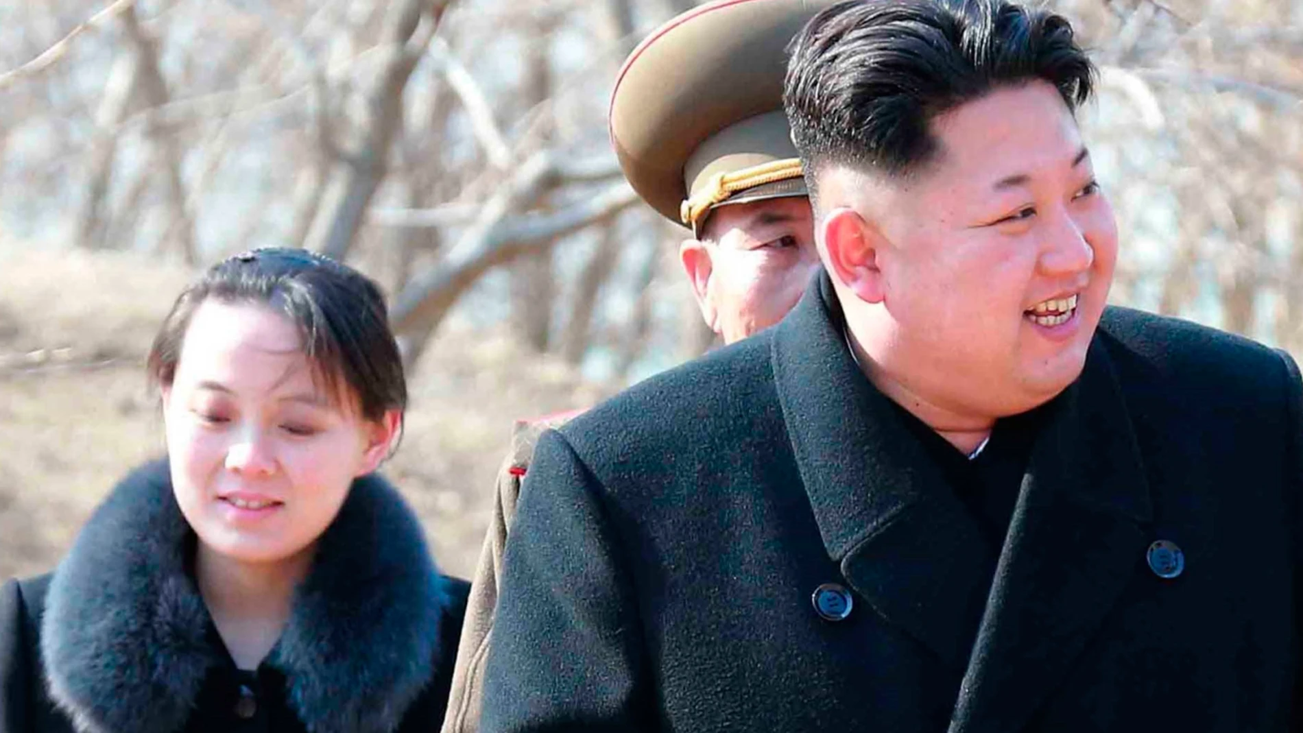 Kim Jong-un con su hermana pequeña Kim Yo-jong