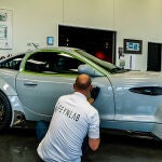 Crean una pintura para coches capaz de autorepararse con el calor 