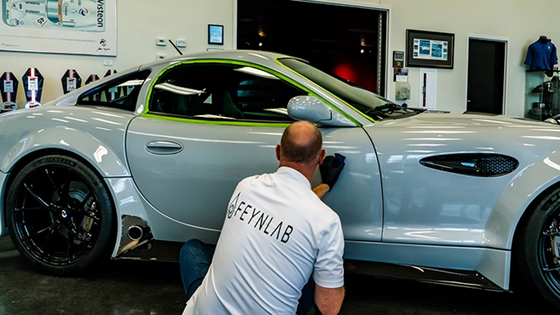 Crean una pintura para coches capaz de autorepararse con el calor