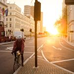 La bicicleta es el medio de transporte que más beneficios nos aporta