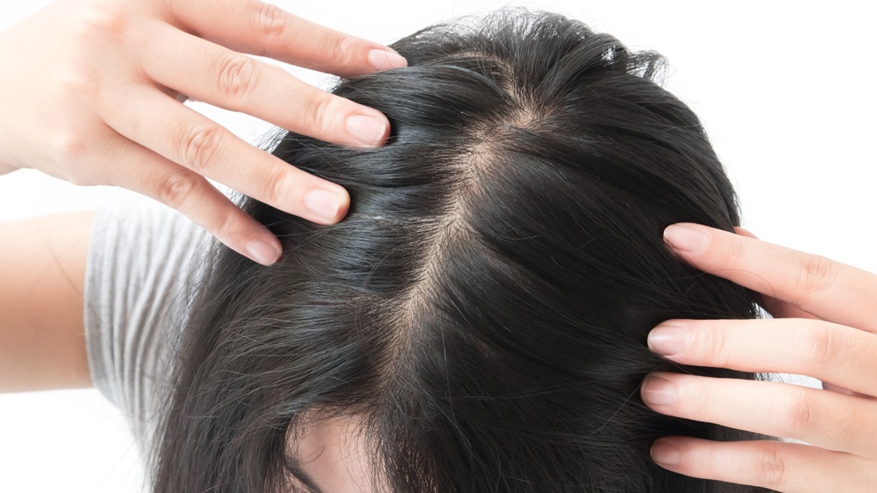 Para qué sirve aplicar huevo y aceite de oliva en el cabello