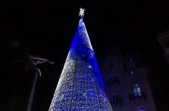 Imagen de archivo del árbol de Navidad de Vigo. 