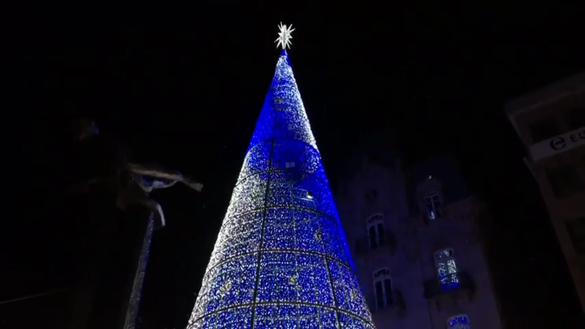 Vigo inició este miércoles el montaje de sus luces de Navidad,