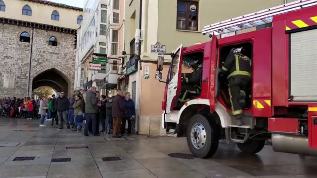 Los bomberos de Burgos hacen un 'Flashmob' para recaudar fondos para la ELA