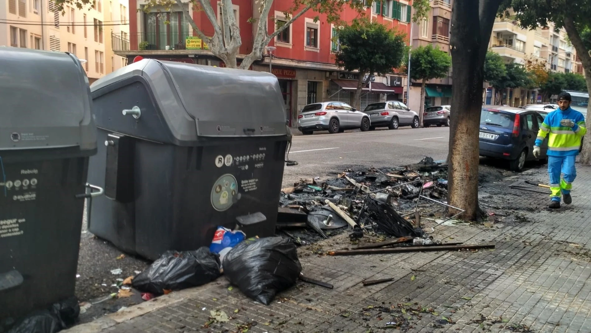 Contenedores quemados en Palma