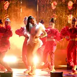 Rosalía durante su actuación en los Latin Grammy 2018