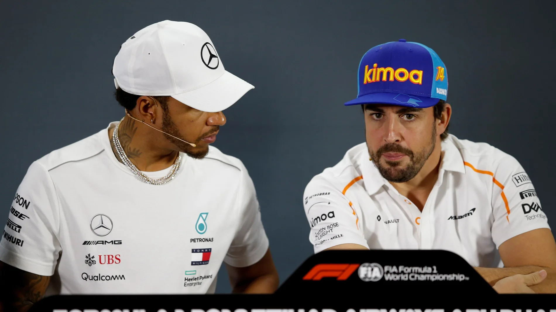 Lewis Hamilton y Fernando Alonso, en rueda de prensa