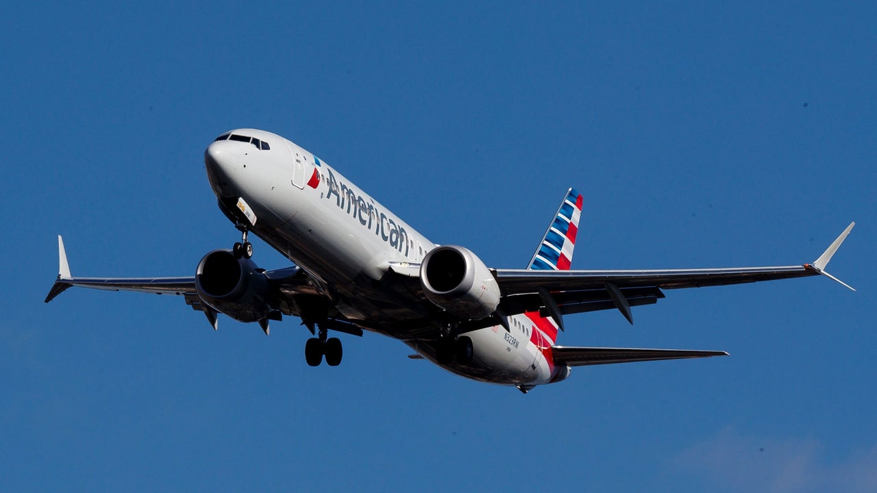 Un pasajero maleducado descubre lo que pasa cuando le dices a una azafata de vuelo que se calle