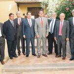Juan Espadas (c), junto a los representantes de las entidades financieras, ayer, en Sevilla