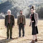 En el escenario los protagonistas son un profesor de nuestros días, su hija y uno de sus alumnos.