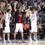 El Caja Laboral golpea primero y sorprende al Barcelona