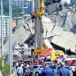 Los servicios de Emergencia trabajan en el puente Morandi