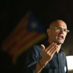 El candidato de Junts pel Sí Raül Romeva, durante su intervención en un mitin