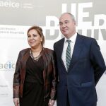 La vicepresidenta Rosa Valdeón y el presidente del clúster hispanoluso, Alejandro Miranda, antes de presentar el plan