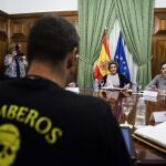 La ministra de Agricultura, Isabel García Tejerina, durante su reunión con integrantes de la «marcha negra»