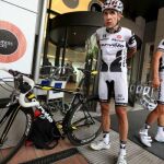 El corredor del equipo Cervelo, el español Carlos Sastre, se prepara para un entrenamiento de cara al inicio del Tour de Francia 2009, en Mónaco