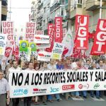 Los manifestantes recorrieron las principales calles de la ciudad para expresar su rechazo a los recortes
