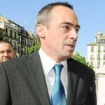 Francisco Javier de Urquía, a su llegada ayer al Tribunal Superior de Justicia de Andalucía (TSJA), donde comenzó el juicio contra él