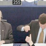 Los eurodiputados exigen también que se les pague un plan de pensiones