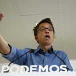 El secretario político de Podemos, Íñigo Errejón, durante la rueda de prensa que ha ofrecido hoy en la sede de su partido, en la céntrica calle de Princesa de Madrid.