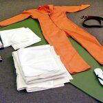 El kit que recibe cada preso que ingresa en la prisión de Guantánamo
