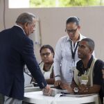 El actual presidente dominicano, Danilo Medina, vota ayer domingo, en Santo Domingo.