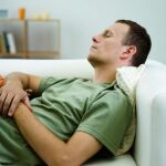 El ronquido simple es signo de una obstrucción de la VAS y su sonido también molesta al compañero de cama.