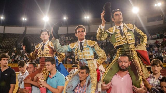 José Garrido, Ginés Marín y Miguel Ángel Perera, a hombros en la plaza de toros de Badajoz, ayer