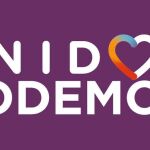 En su logo, la «o» de Unidos se ha convertido en un corazón con los colores de las distintas confluencias con las que concurren a las elecciones.