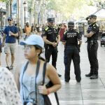 Leo, Eva y Dani, tres de los guardias urbanos que atendieron a Xavi el niño de 3 años asesinado en el atentado yihadista