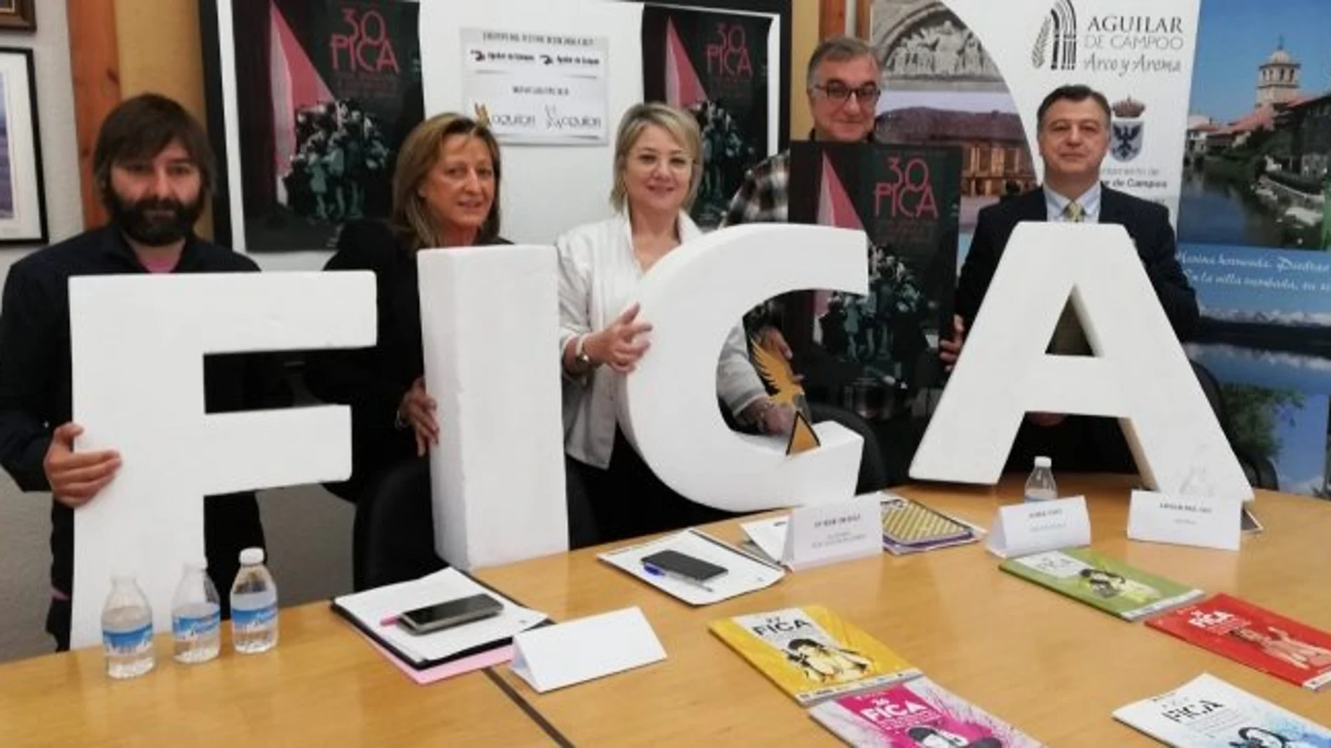 La alcaldesa de Aguilar de Campoo, María José Ortega, presenta el Festival