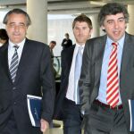 El abogado de Millet, a la izquierda, renuncia a seguir defendiéndole