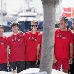 Felipe VI, con parte de la tripulación del «Aifos»