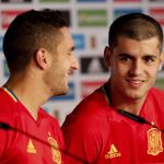 El centrocampista de la selección española Koke Resurrección (i) y el delantero Álvaro Morata (d), durante la rueda de prensa