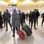La Policía se desplegó ayer en el aeropuerto de Barajas, donde se registraron algunos incidentes a media mañana con trabajadores de Iberia