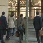 Magistrados a las puertas de la sede.