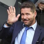 Simeone a la llegada del equipo a Milán.