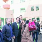 Suárez-Quiñones visita las viviendas rehabilitadas de la Obra Sindical de Zamora junto a Francisco Guarido y De Castro