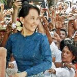 La líder opositora birmana, Aung San Suu Kyi, se dirigió ayer a sus simpatizantes en un acto celebrado en la capital, Rangún