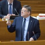 El presidente Puig leyó los datos que le entregó Mónica Oltra en el último momento